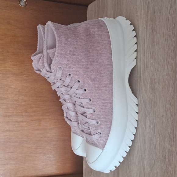 Converse Chuck Taylor All Star Lugged 2.0 Velour Hightop Sneakers $120 - Picture 4 of 11